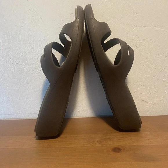 Crocs Sandals Women's Size 10 W Brown Strappy Slip On Casual - Picture 6 of 10